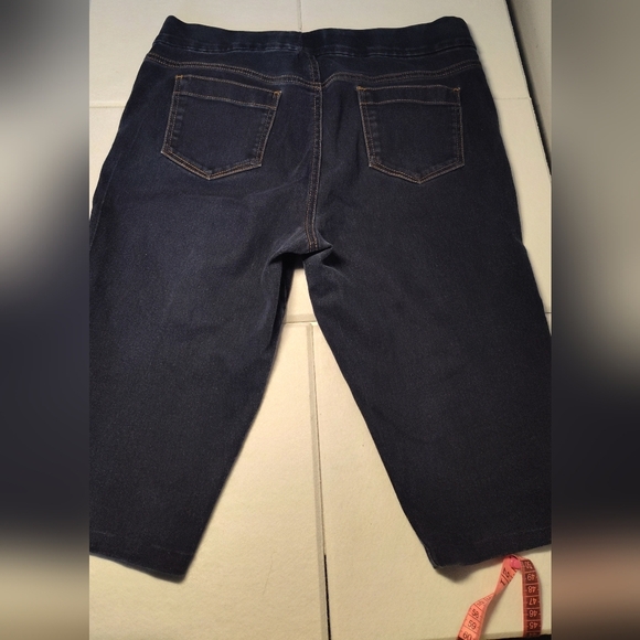 Women's Blue Denim Capris Size 14p #438 - Picture 2 of 2